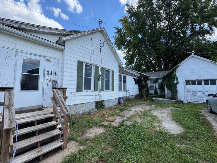 Property Photo: 114 E Grant Street IA 50213
