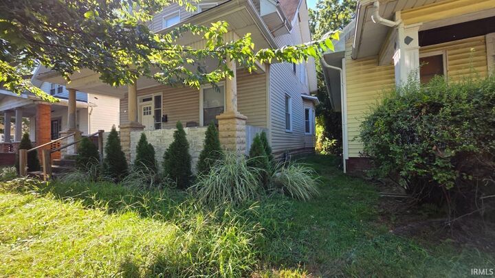 Property Photo: 629 E Gum Street IN 47713-2344