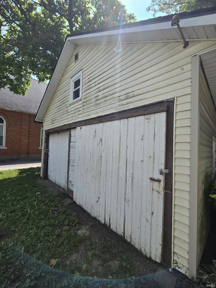 Property Photo: 144 W Oak Street IN 46721