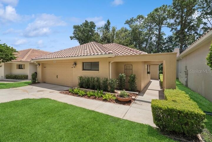 Property Photo: 1106 W Winged Foot Circle FL 32708
