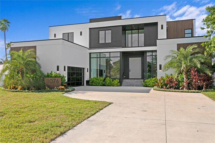 1076 Snell Isle Boulevard NE  St Petersburg FL 33704 photo