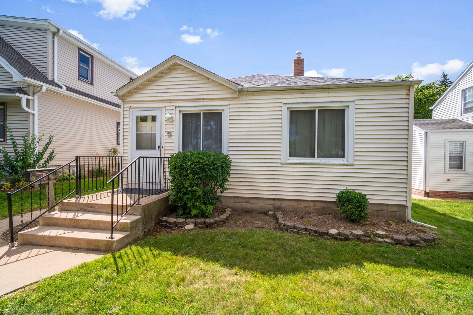Property Photo:  3601 S Lenox St  WI 53207 