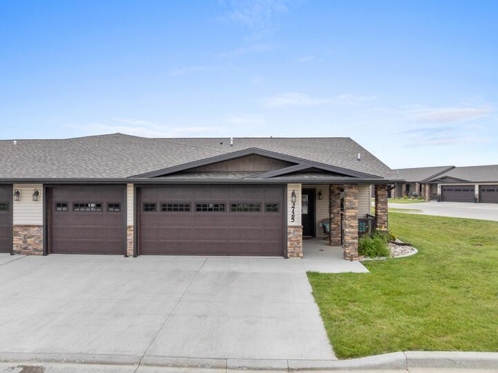 3725 White Pine Circle SE  Minot ND 58701 photo