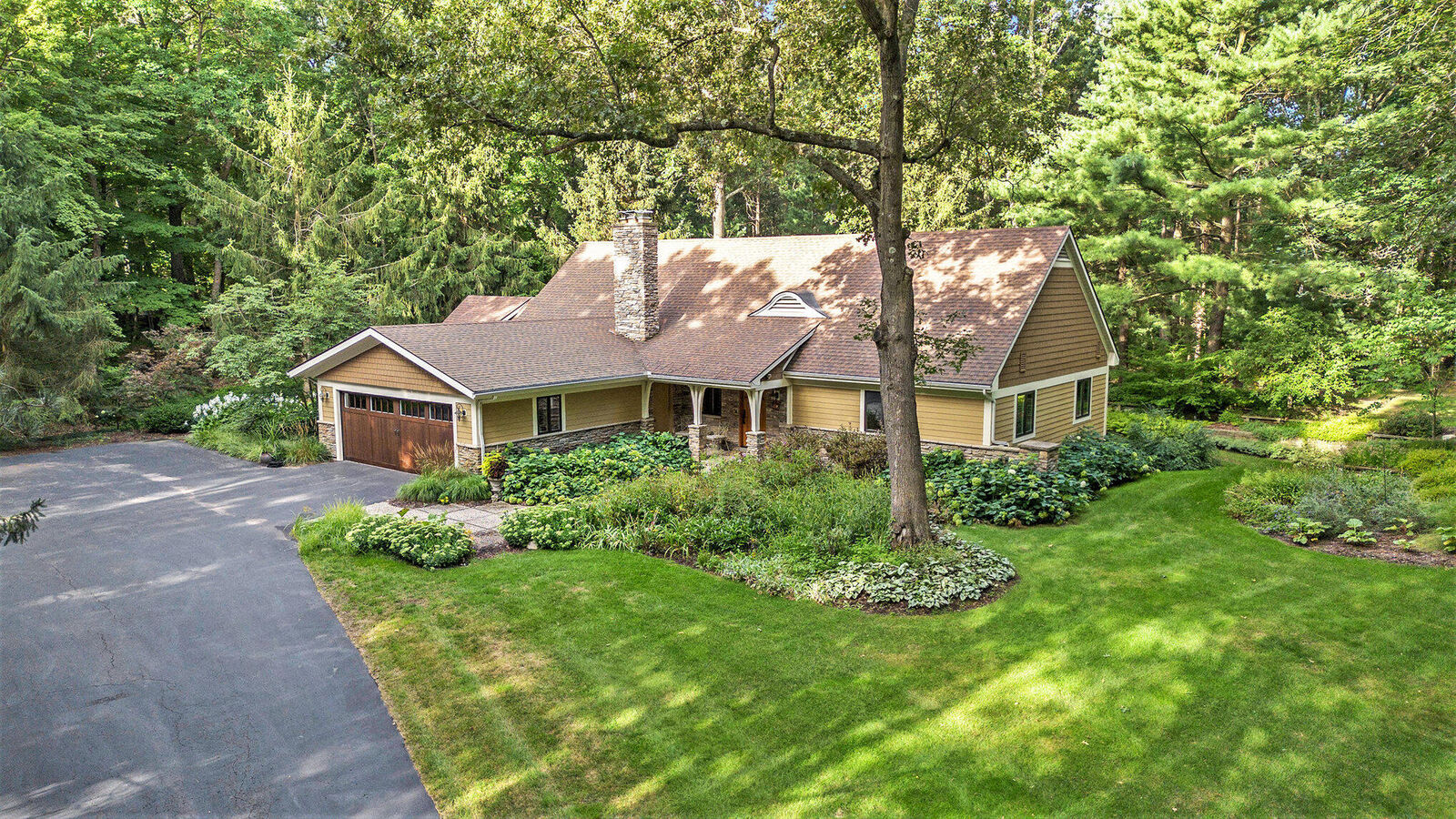 Property Photo: 421 Greentree Lane NE MI 49301