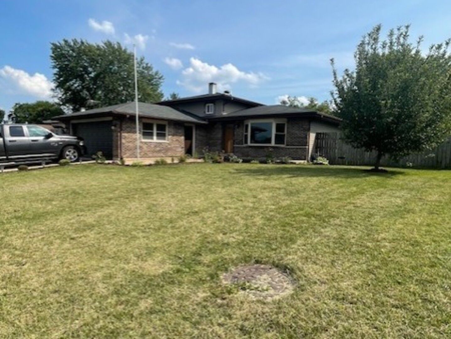 Property Photo: 647 W Stearns Road W IL 60103