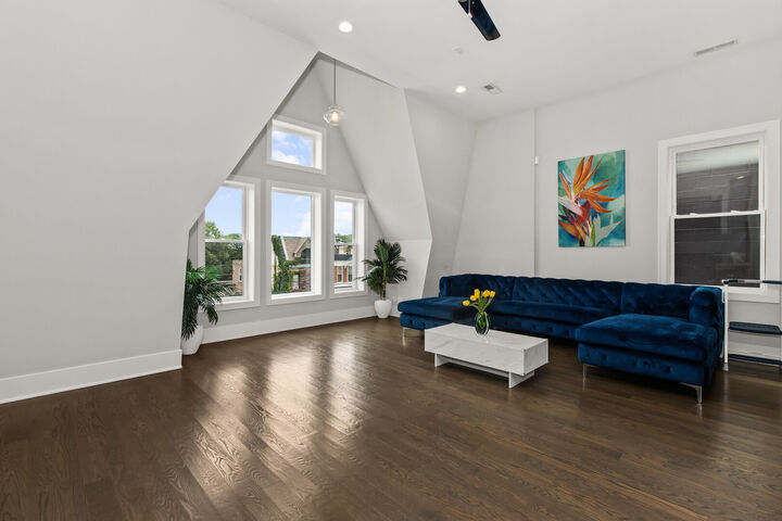 Property Photo:  4350 S Oakenwald Avenue 3  IL 60653 