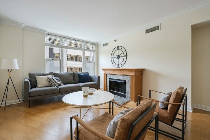Property Photo: 25 E Superior Street 605 IL 60611