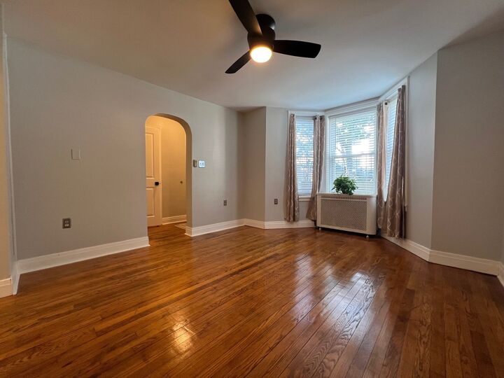 Property Photo: 2335 W Barry Avenue 1 IL 60618