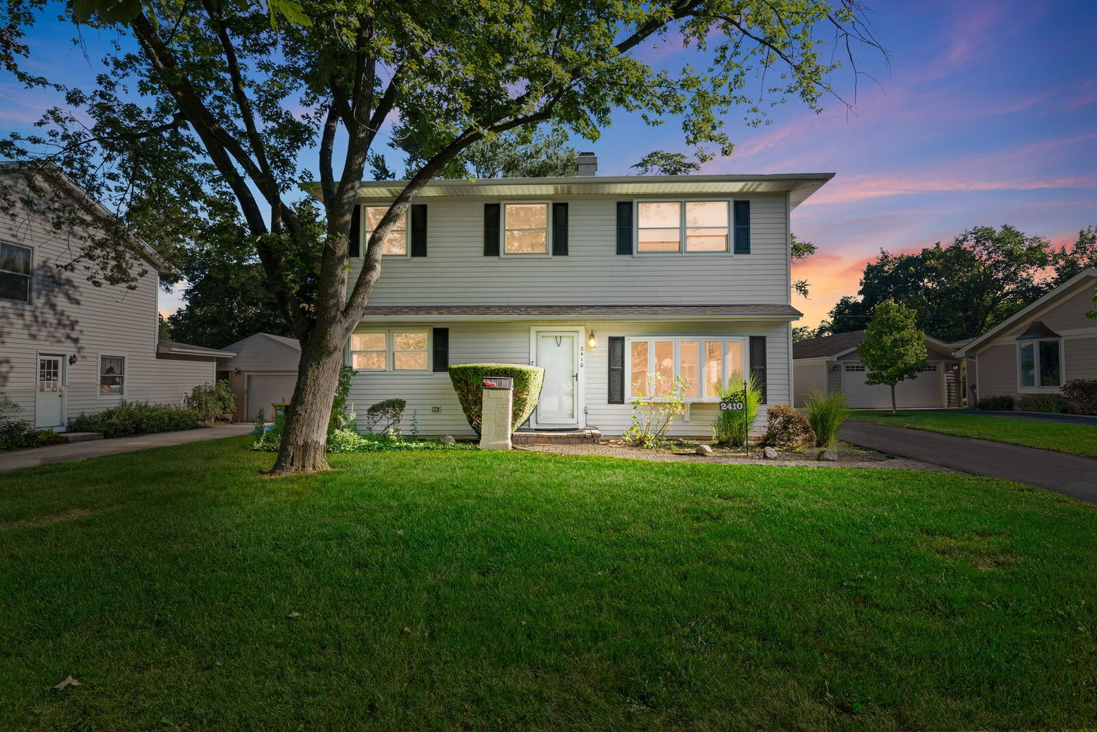 Property Photo: 2410 Sigwalt Street IL 60008