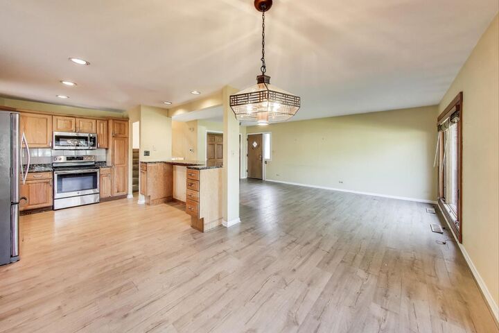 Property Photo:  2025 Plainfield Drive  IL 60018