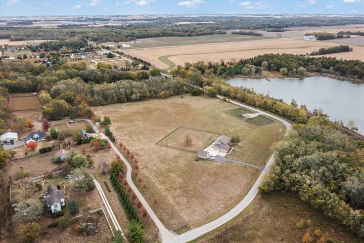 Property Photo:  302 County Road 2650 N  IL 61853