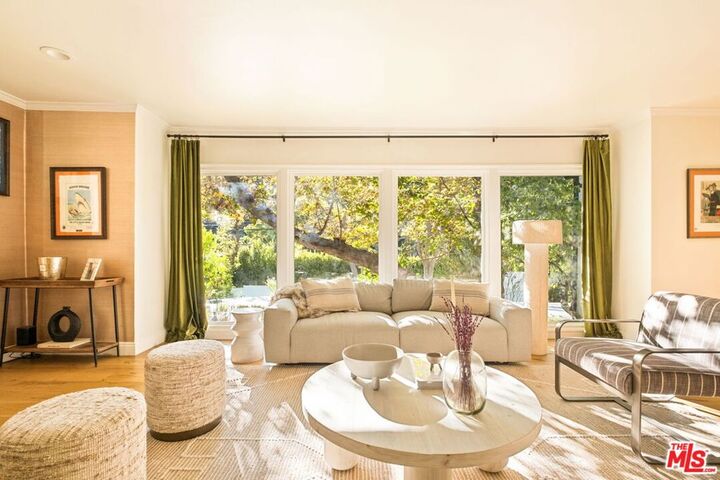 Property Photo:  2064 Coldwater Canyon Drive  CA 90210 