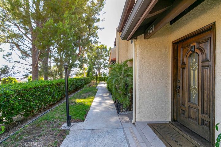 Property Photo: 9520 Via Tivoli CA 91504