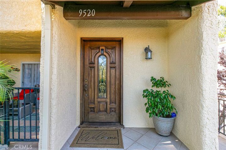 Property Photo:  9520 Via Tivoli  CA 91504