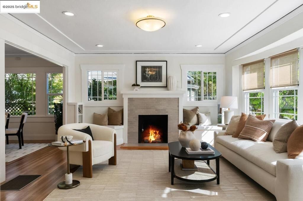 Property Photo:  3056 California St  CA 94602 