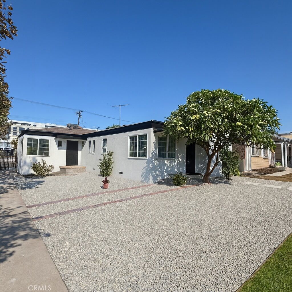 Property Photo: 3043 S Bronson CA 90018