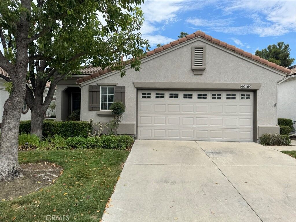 Property Photo: 40169 Via Marisa CA 92562