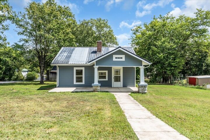 Property Photo:  104 Locust St  TN 37095 