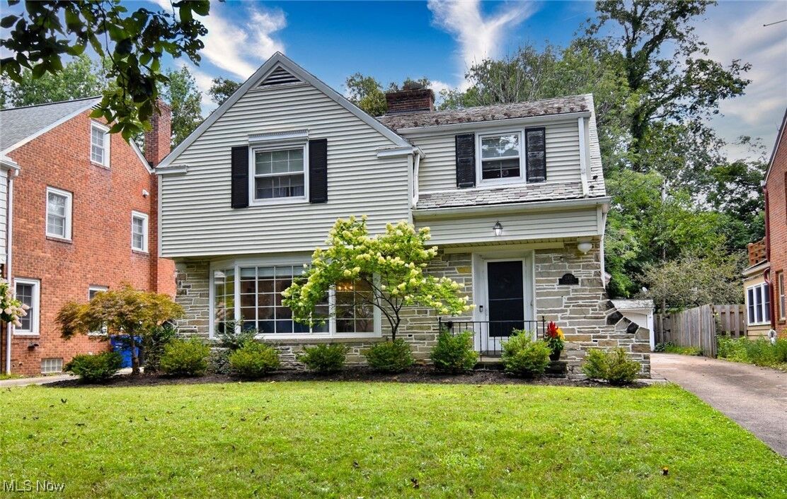 Property Photo: 2307 Loyola Road OH 44118