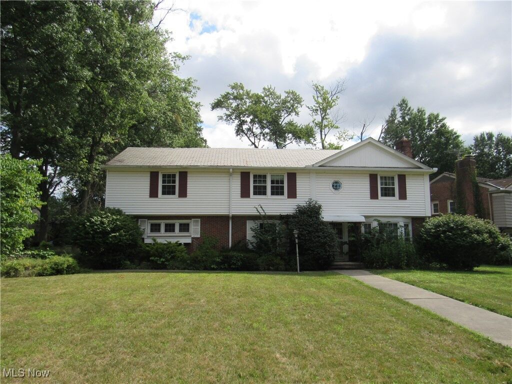 Property Photo: 2067 Mount Vernon Boulevard OH 44112