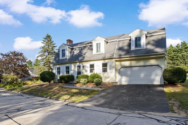 Property Photo:  26 Old Orchard Way  NH 03103 