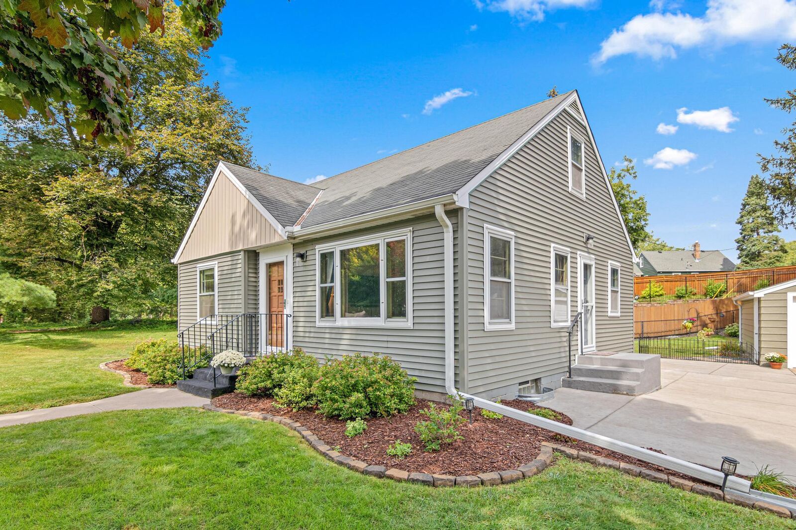 Property Photo:  503 Glenwood Avenue  MN 55113 