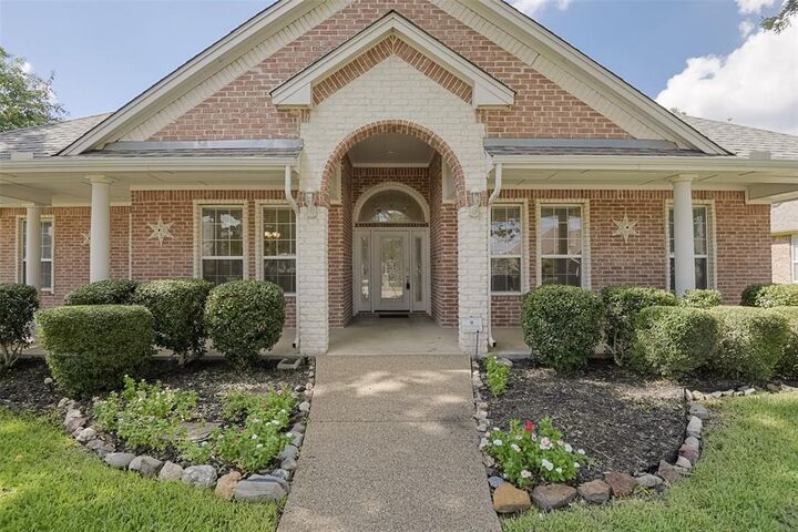 Property Photo:  815 Amherst Drive  TX 75165 