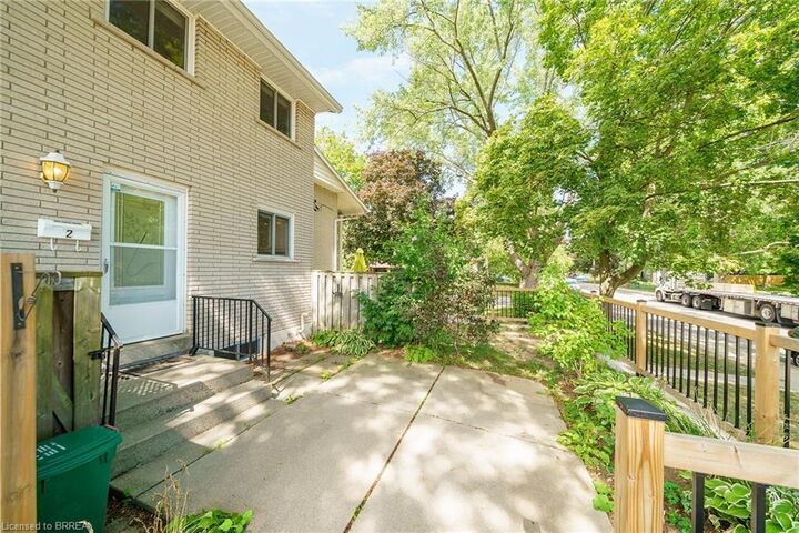 Photo de la propriété:  11 Colmar Place 2  ON L9H 4L1 