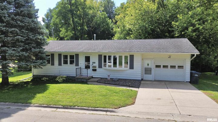 1005 23rd Avenue North  Clinton IA 52732 photo