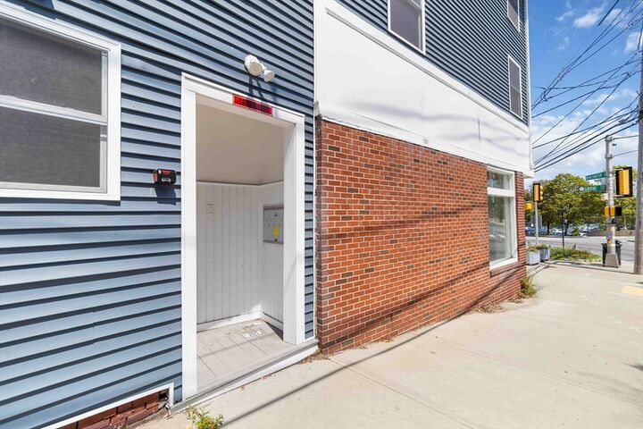 Property Photo:  1 Glenwood St 4  MA 02148 