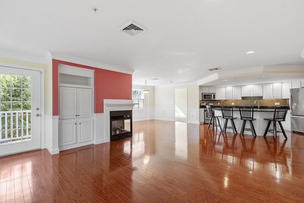 Property Photo:  5 Mission Rd 203  MA 01863 