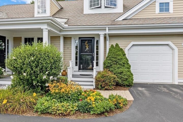 Property Photo:  11 Hayloft Lane 11  MA 02050 