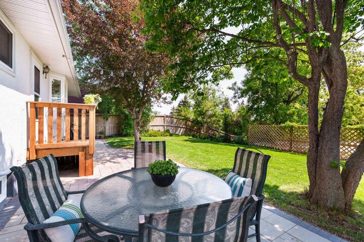 Photo de la propriété:  1571 Windsor Street NW  AB T2N 3X5