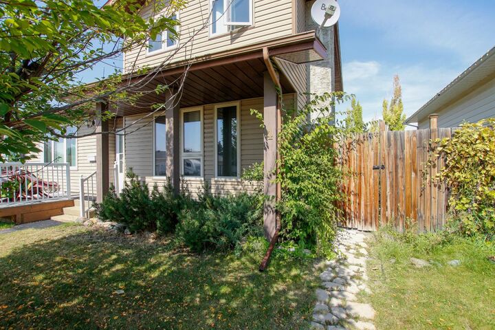 Property Photo: 4 Haliburton Crescent AB T4N 6K3