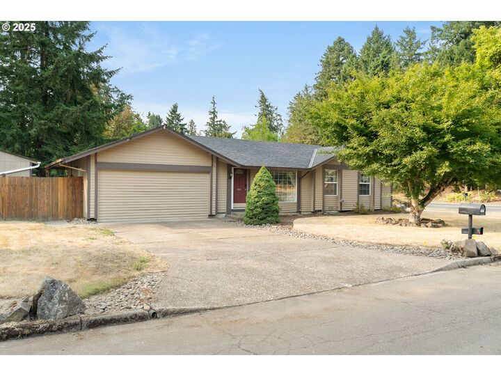 Property Photo:  1875 SE River Glen Ct  OR 97267 