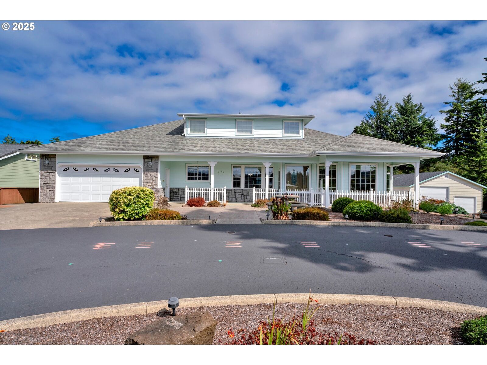 Property Photo: 2155 9th St OR 97439