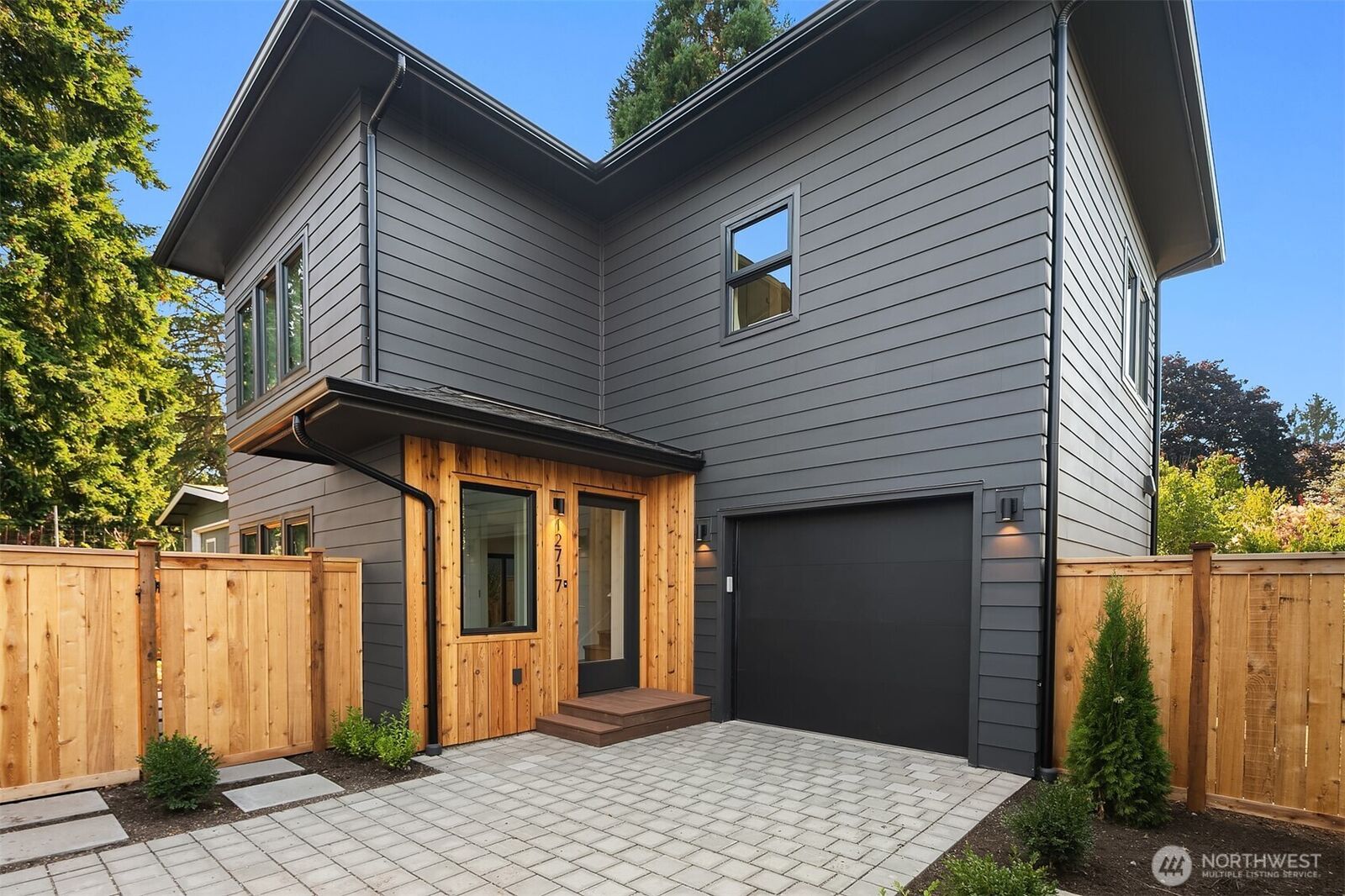 Property Photo:  12717  Dayton Avenue N  WA 98133 