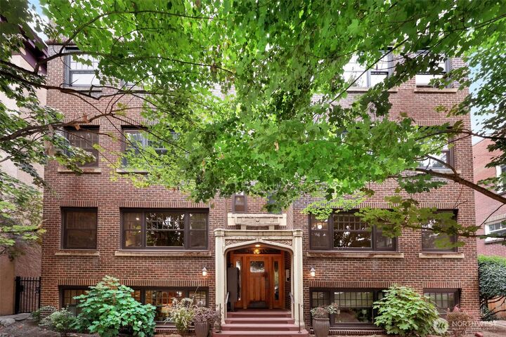 525  16th Avenue E 102  Seattle WA 98112 photo