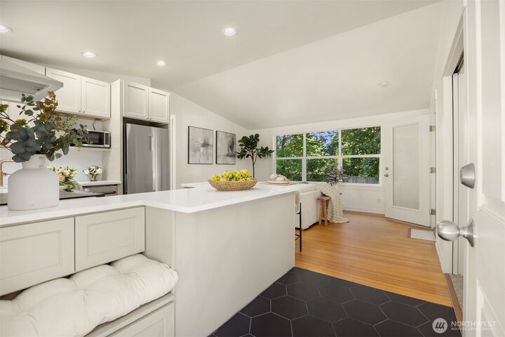 Property Photo:  1574 NE Park View Drive 1  WA 98110 