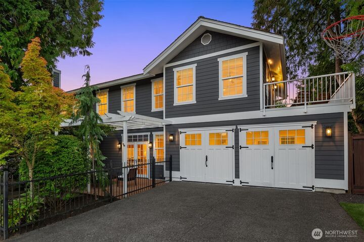 Property Photo: 7557 44th Avenue NE WA 98115