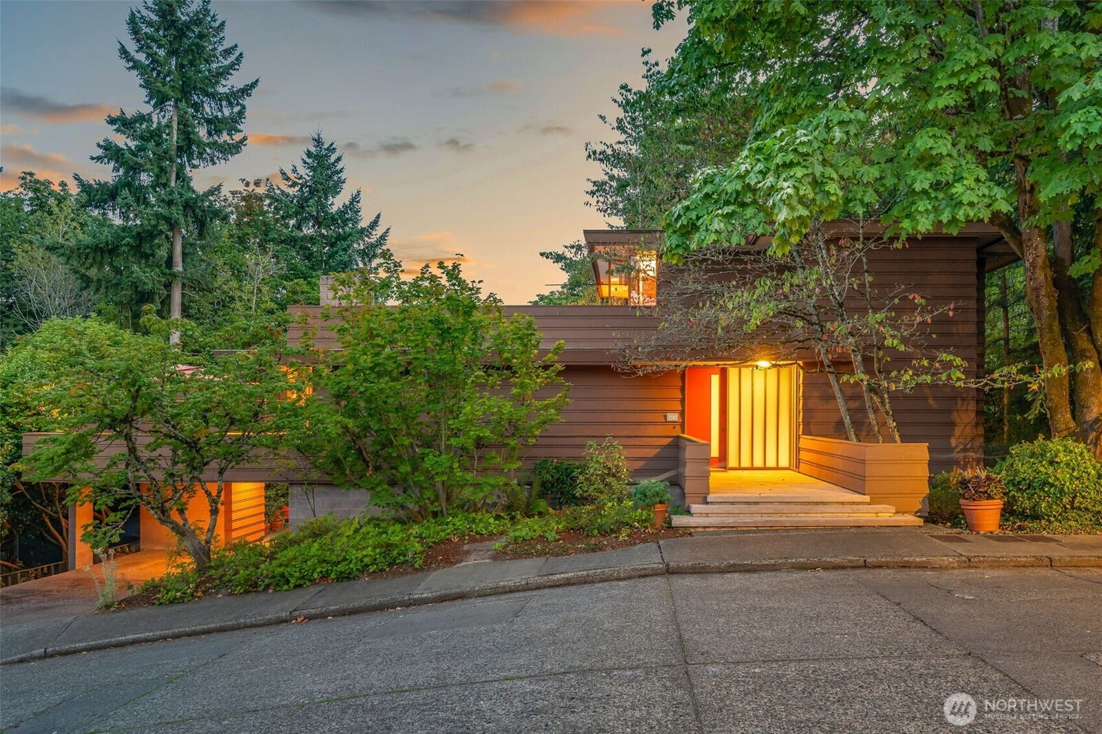 Property Photo:  3303 S Massachusetts Street  WA 98144 