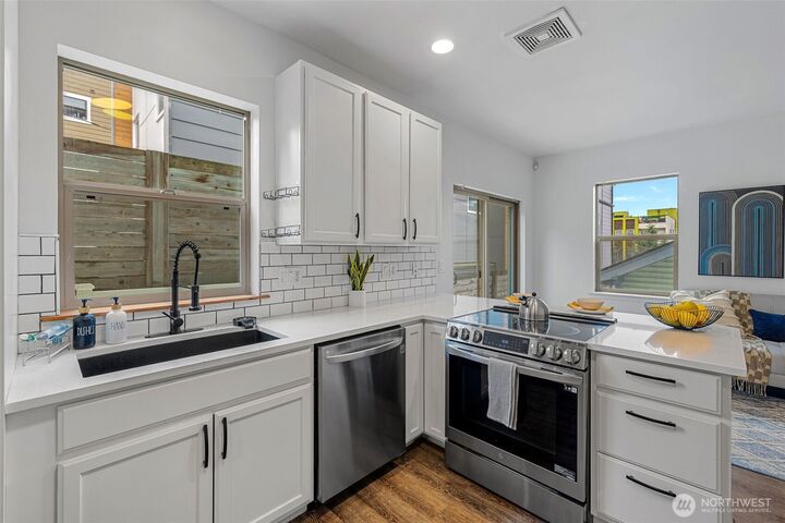Property Photo: 4802 Delridge Way SW WA 98106