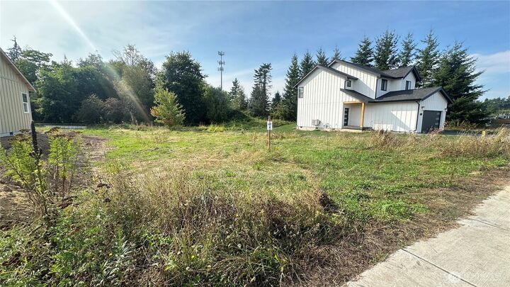Property Photo: 407 E 2nd Street WA 98276