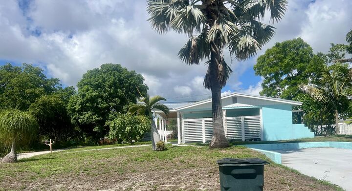 Property Photo: 1395 NE Flora Place FL 34957