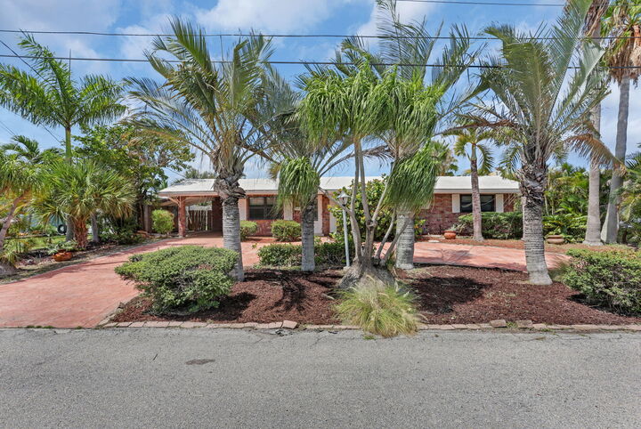 Property Photo: 1701 NE 63rd Court FL 33334