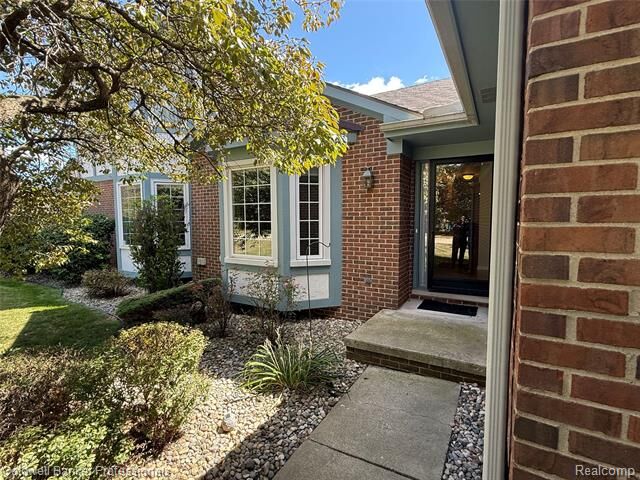 Property Photo: 15444 Roxbury Circle MI 48044