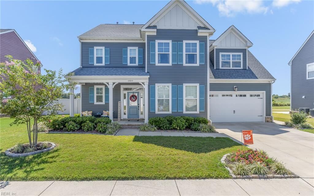 Property Photo:  1009 Strawberry Ct  VA 23435 