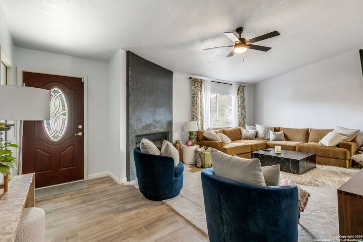 Property Photo: 14201 Modesta Pl TX 78247