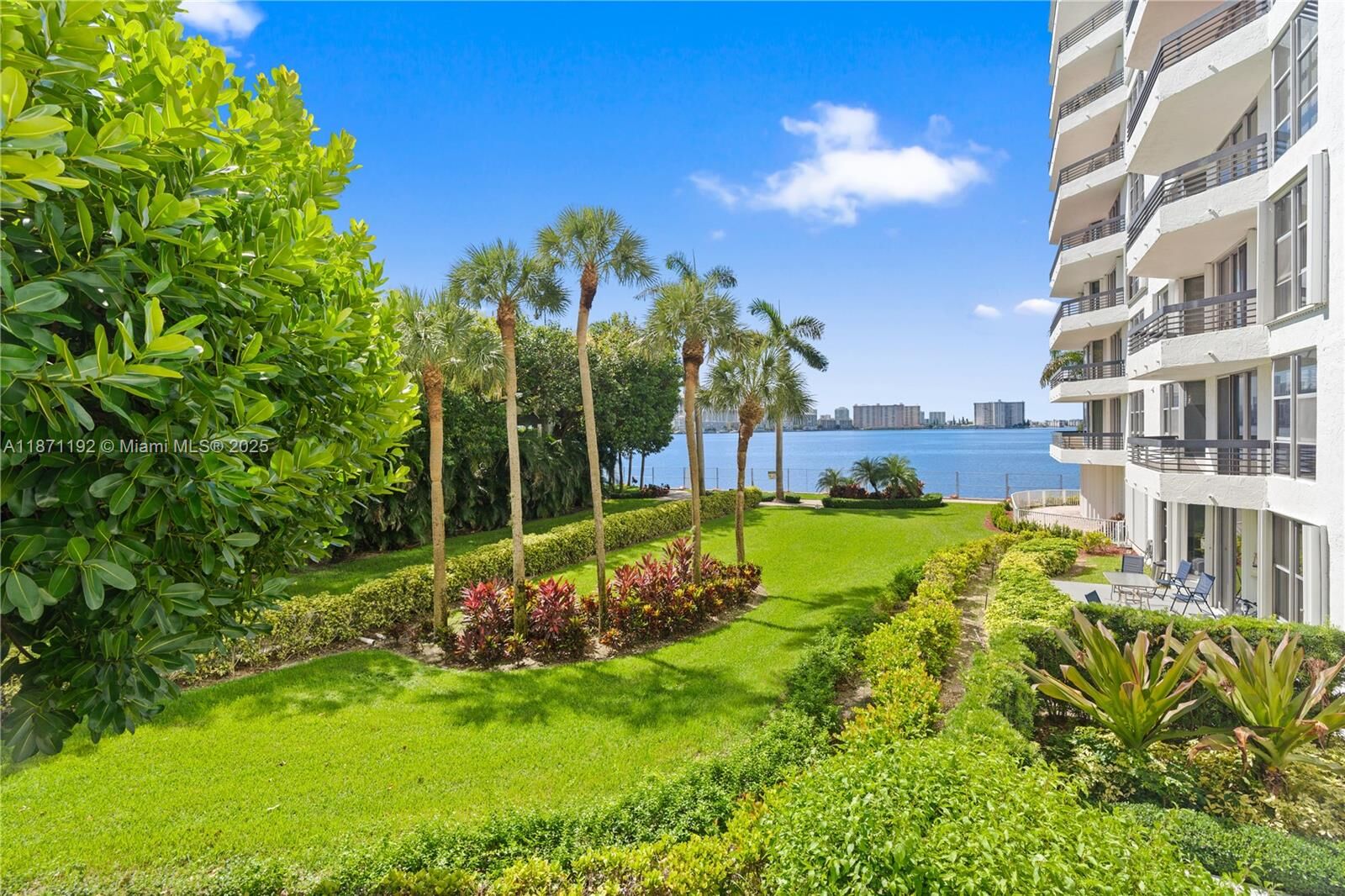 Property Photo: 3600 Mystic Pointe Dr 215 FL 33180