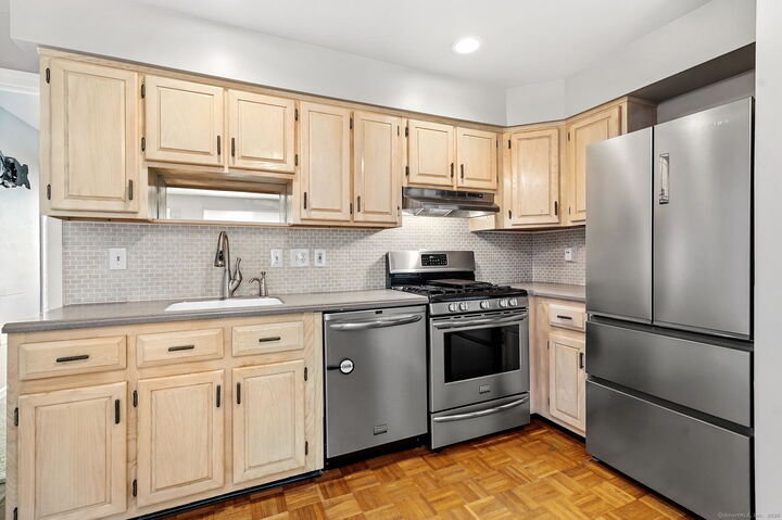 Property Photo:  7 Dean Street 1-103  CT 06810 